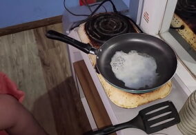 Minha escrava sexual come meu sêmen frito na manteiga